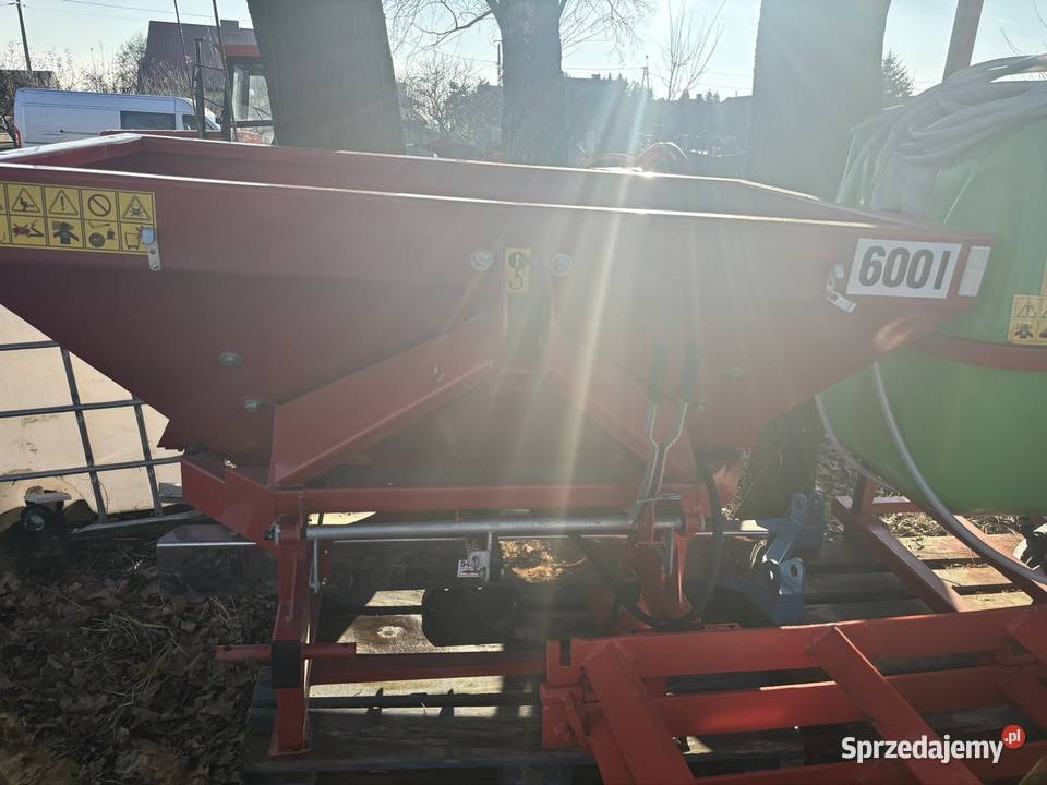 LIKWIDACJA GOSPODARSTWA Sprzedam rozsiewacz Ostrówiec