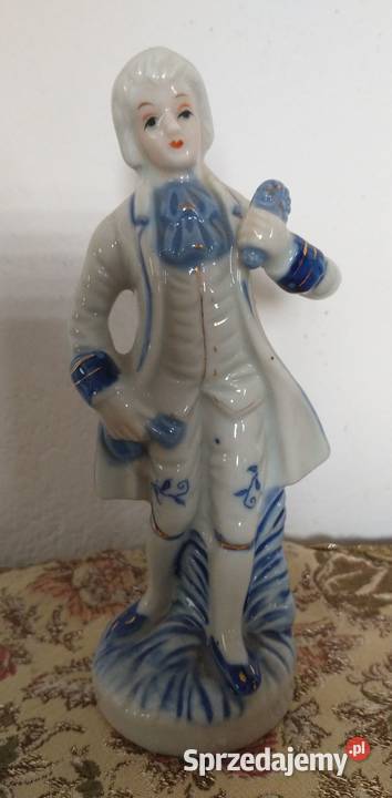 Porcelanowa figurka szlachcica w stroju dworskim Figurki i rzeźby