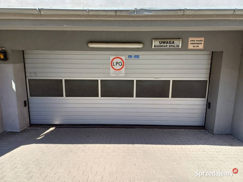 Garaż zamykany 18 m boczna Grabiszyńskiej Wrocław