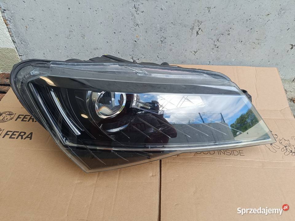 Skoda Superb III lampa prawa przód 3V1941016A osobowe Lampy przednie Kraków