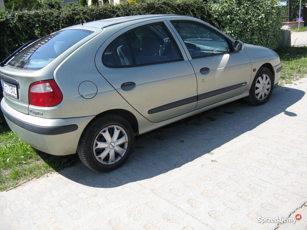 Renault Megane kolor zieleń lipowa
