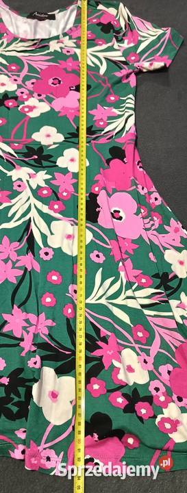 Rozkloszowana w kwiaty