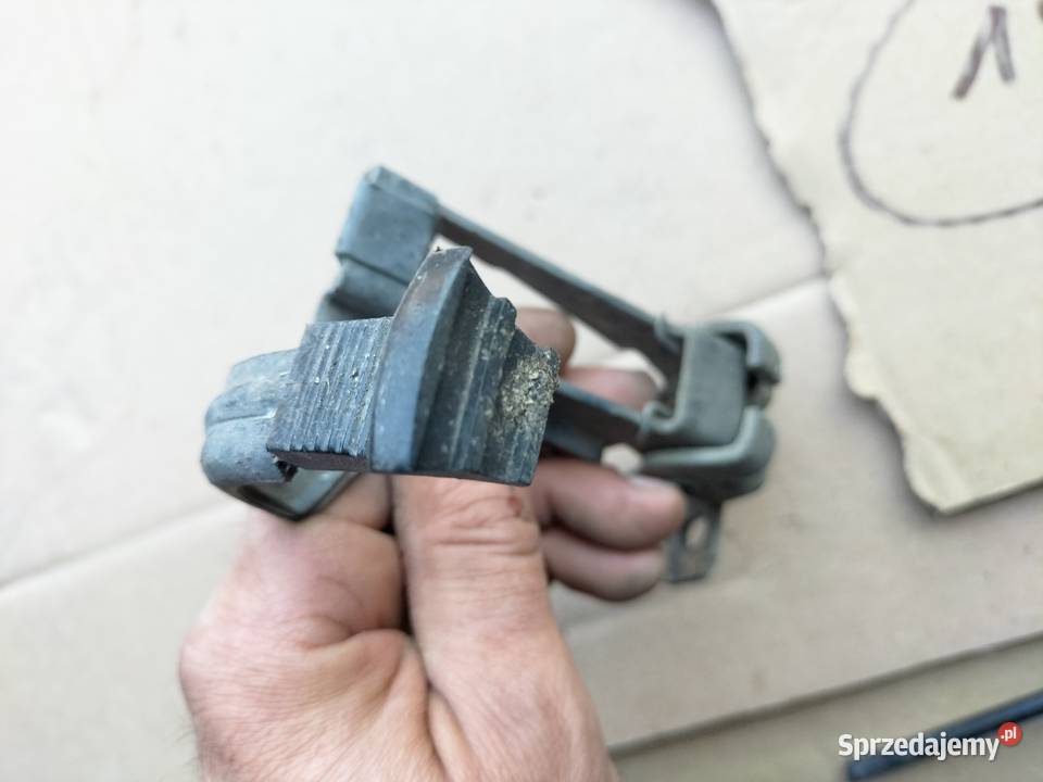 AUDI 80B4 80 B4 ZAMEK MASKI RYGIEL sprzedam