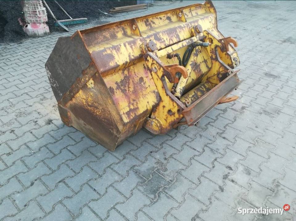 łyzka hydraulicznie wywracana na bok