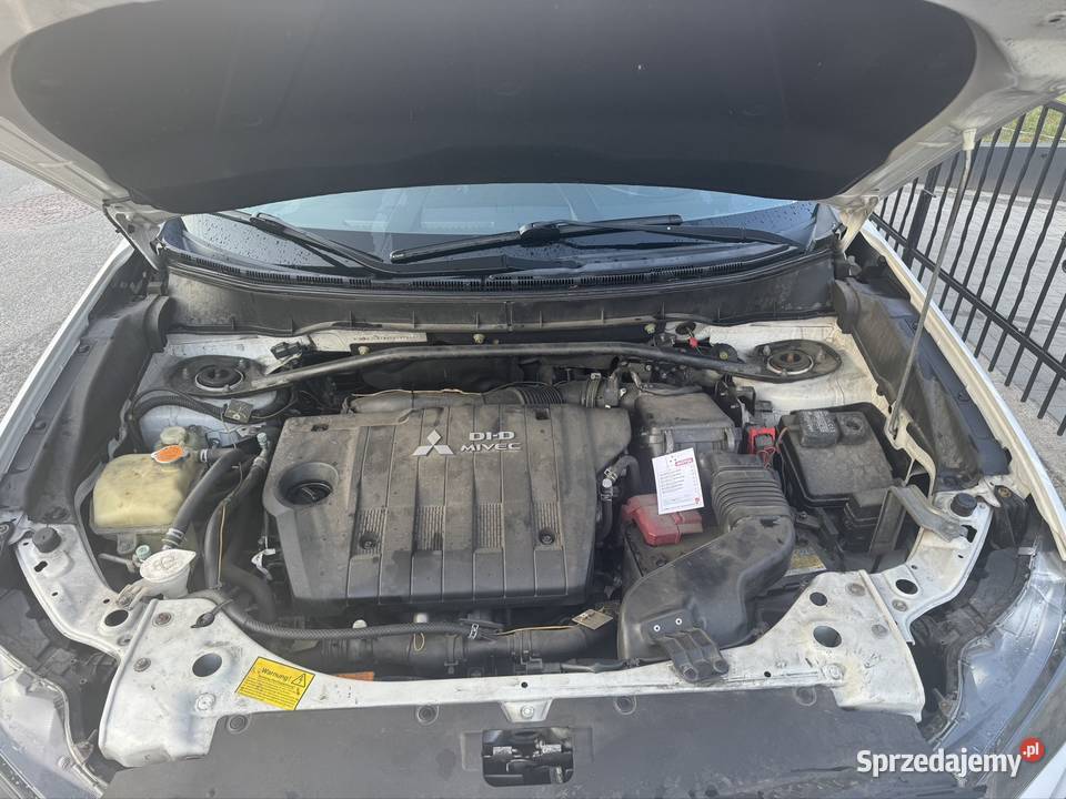 Mitsubishi Outlander 22 DID Intense 4WD światła do jazdy dziennej Komprachcice