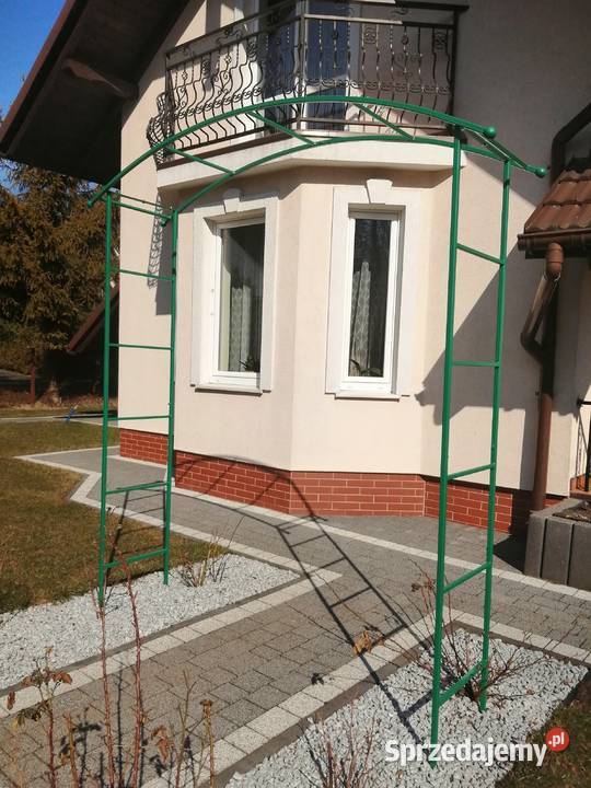 pergola ogrodowa metalowa na pnącza róże kwiaty Trzebunia