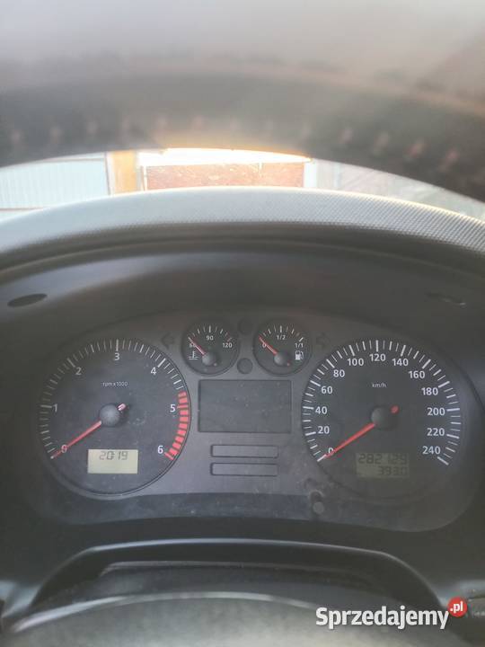 Sprzedam Seata Leona 1 19 TDI rocznik 2003 światła przeciwmgielne Grzymałków sprzedam