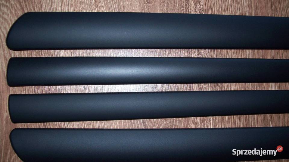 Listwy boczne ochronne do Toyota Avensis T25 Listwy ozdobne Reda