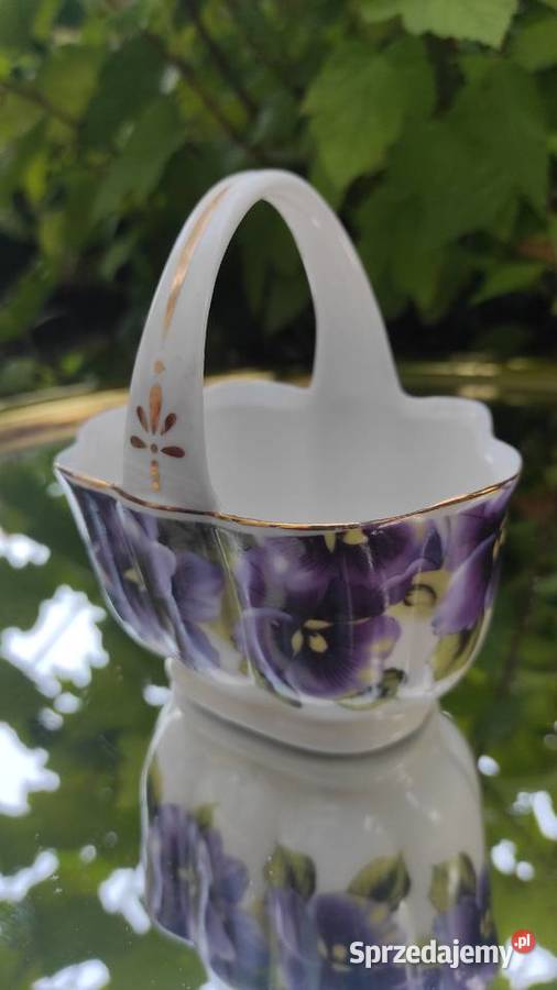 Uroczy porcelanowy koszyczek z motywem pięknych Pabianice