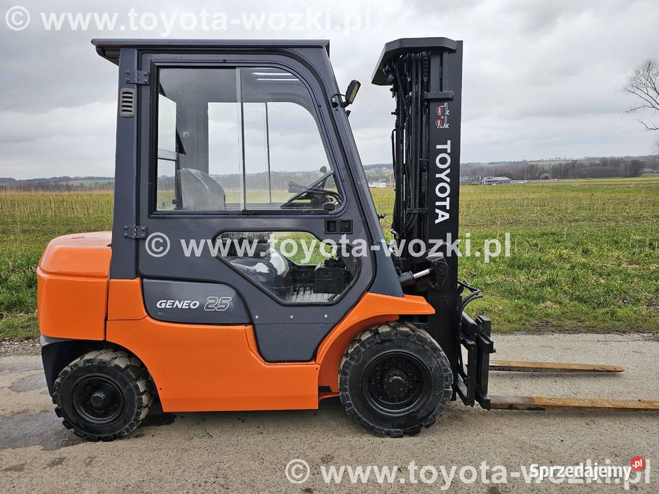 Wózek widłowy TOYOTA 7FDF25 triplx TOYOTA 7FD25 kabina Wadowice