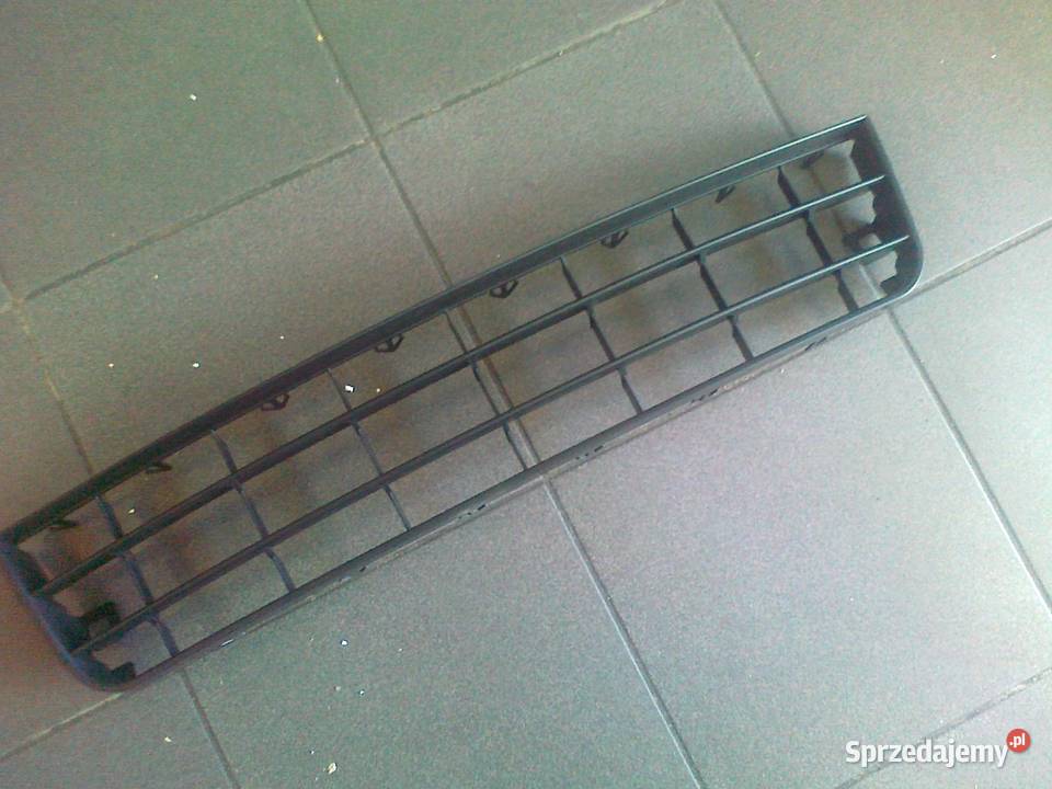 Golf V kratka w zderzak środek nowa 454404