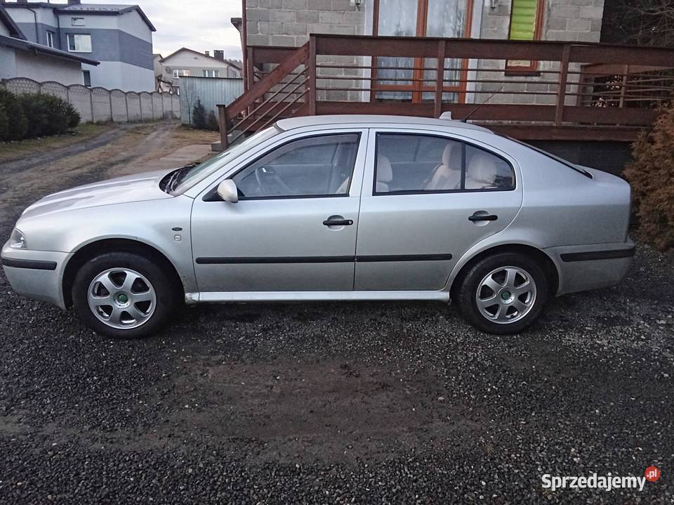 Sprzedam Skodę Oktawie 16 benzyna Hatchback sprzedam