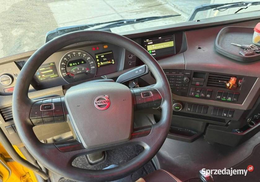 Ciagnik siodlowylowdeck mega Volvo Warszawa