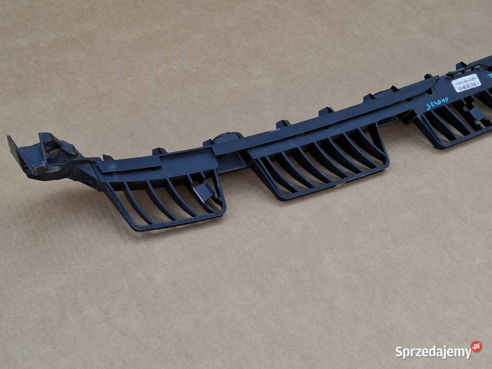 SKODA KAROQ ŚLIZG ZDERZAKA TYŁ ŚRODKOWY Bieleń