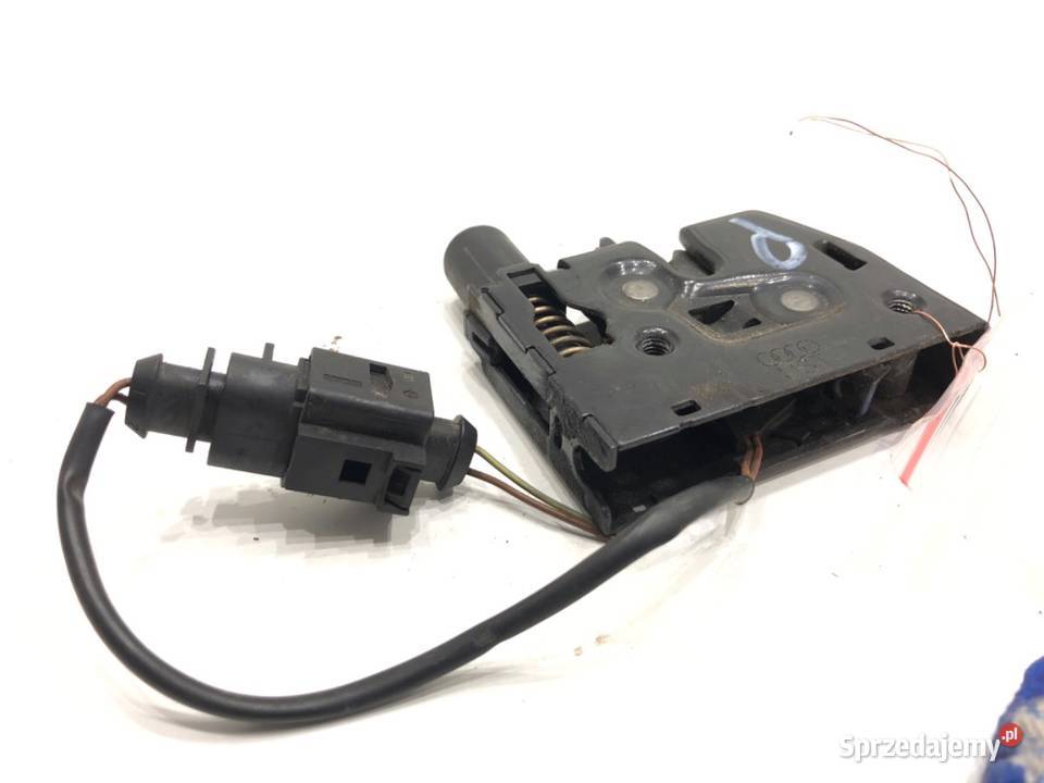 ZAMEK MASKI PRAWY AUDI A7 4G Hatchback