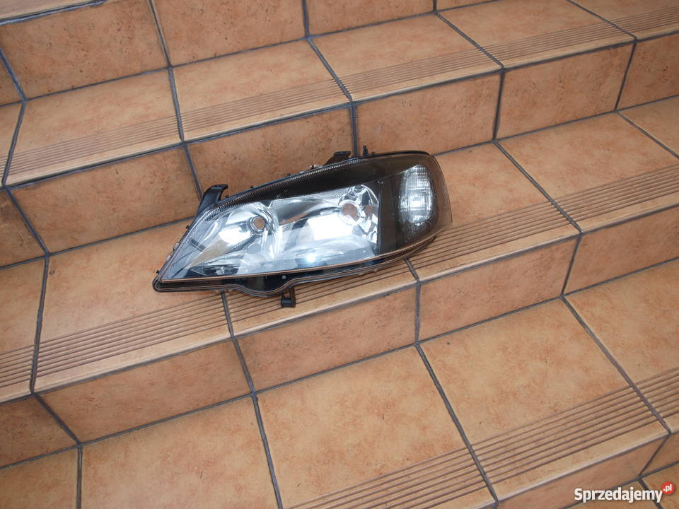 Astra 2 lampa lewa przód ciemna 1998 2004r Kalisz