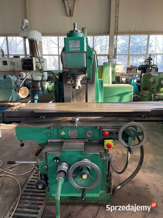 Frezarka uniwersalna 6R83G