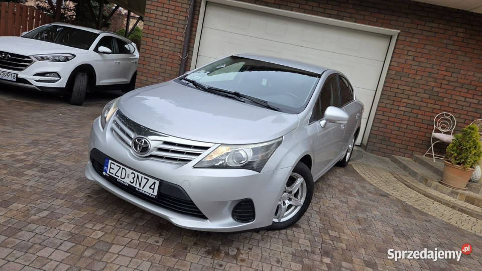Toyota Avensis 2 0 D4D 124 T27 Salon super stan srebrny Aleksandrów Łódzki