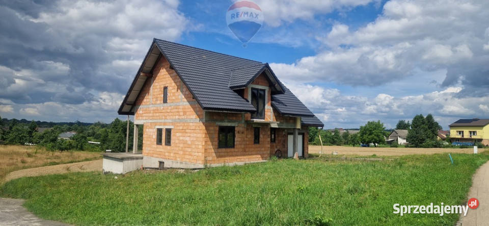 Przestronny dom do wykończenia Dębowiec