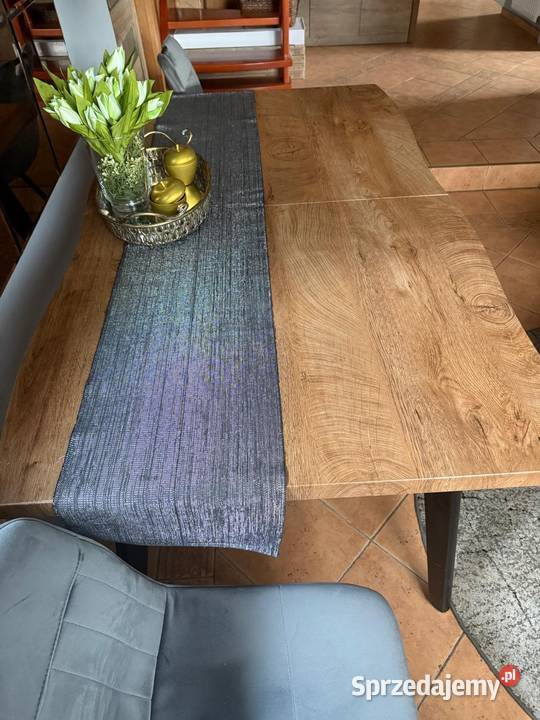 Stół rozkładany do jadalni salonu Piłka
