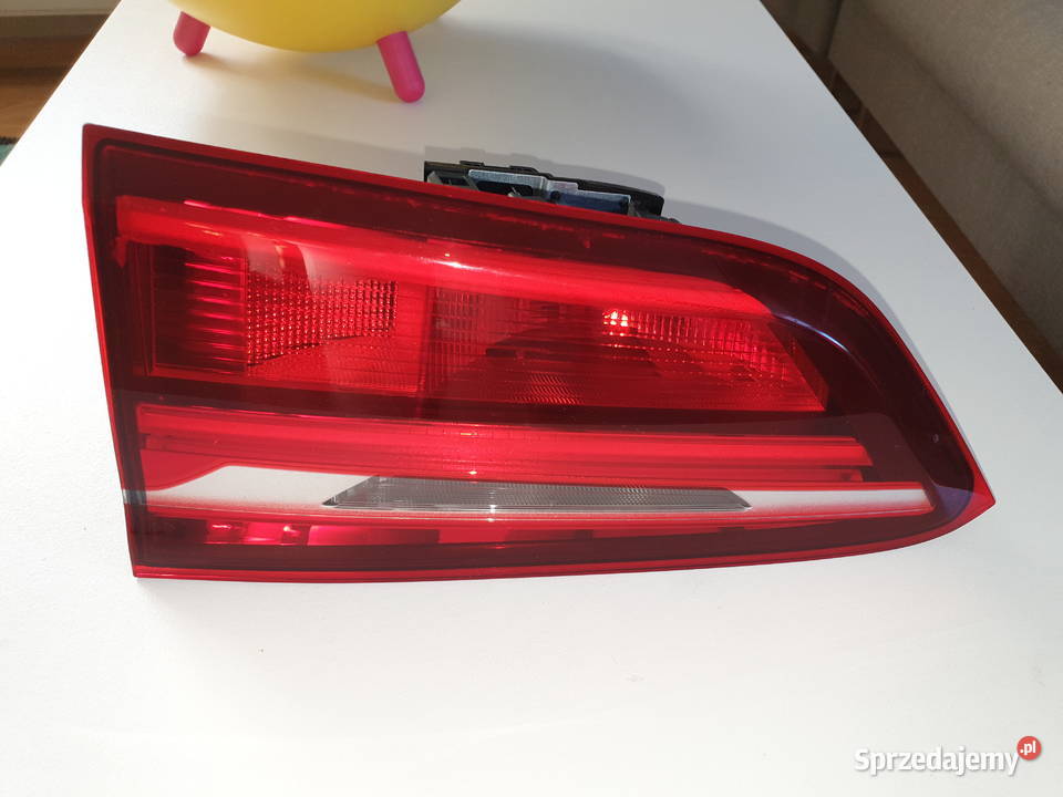 Przedmiotem sprzedaży jest lampa na tylną klapę prawe Suchy Dwór