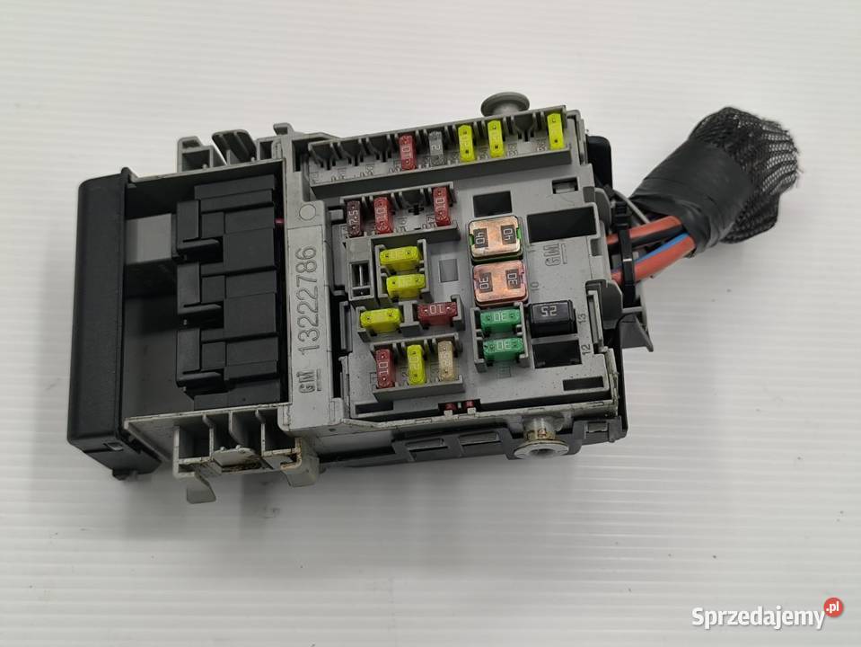 SKRZYNKA BEZPIECZNIKÓW OPEL INSIGNIA A 20CDTI