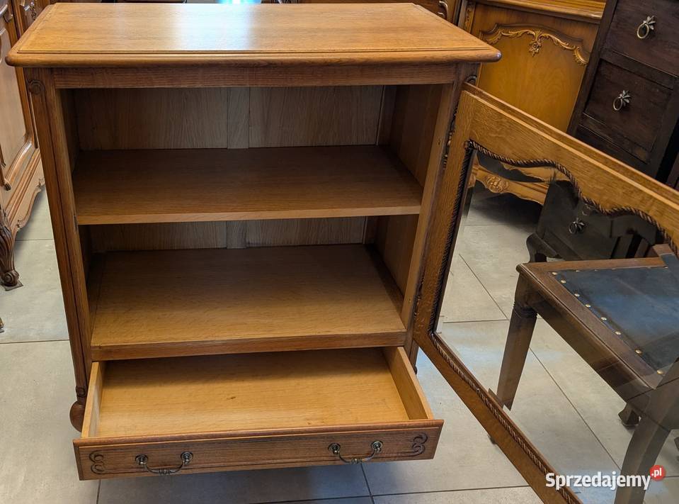 Piękna dębowa komodabarek z fazowaną szybą sklep Dąbrowa Górnicza