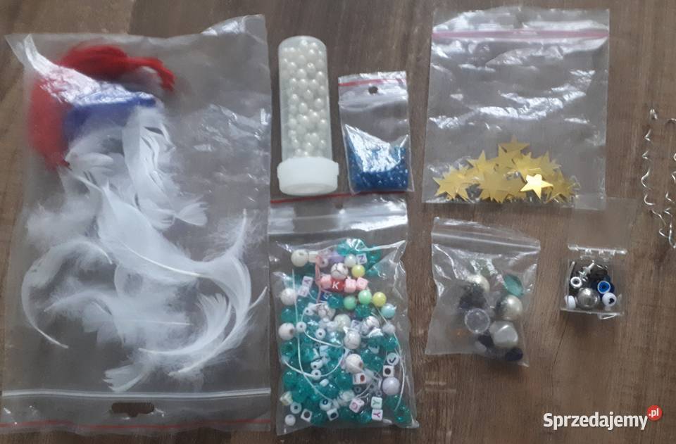 Zestaw koralików perełek piór i innych ozdób śląskie Gliwice
