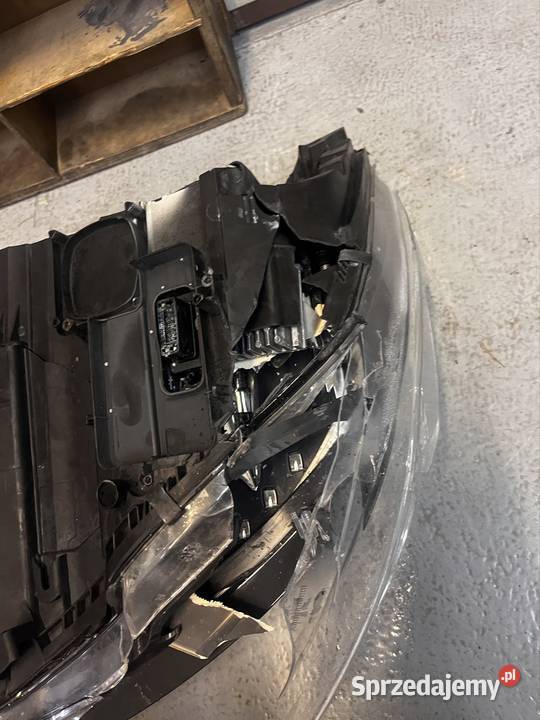 Mercedes CLS w218 c218 lampa przód prawa cls 350 Pozostałe Grońsko