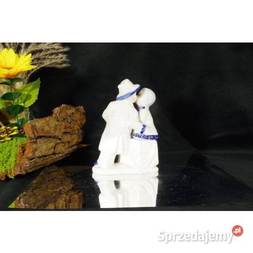 Porcelanowa figurka całująca się para kobalt