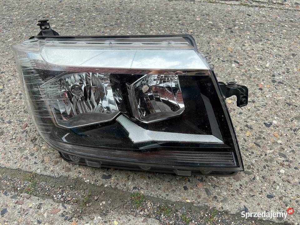 Przednia prawa lampa VW CRAFTER 2 II MAN TGE Rok produkcji 2019 Poznań