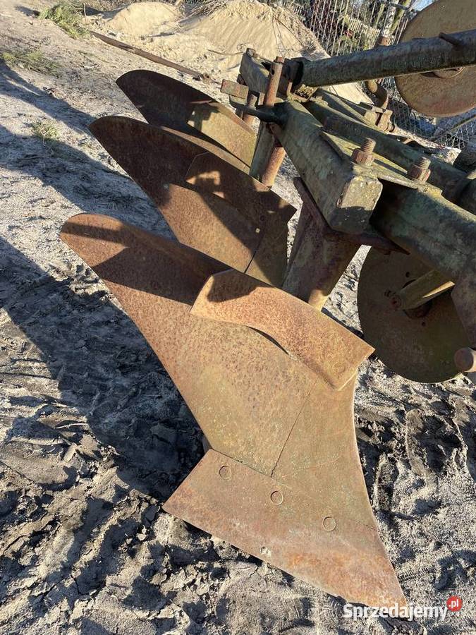Pług 3 skibowy zagonowy Agrometunia Grudziądz nieuszkodzony Grabów