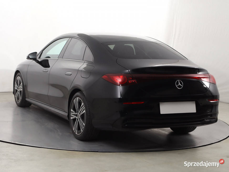 Mercedes CLA 180 asystent pasa ruchu