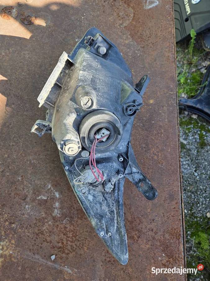 Lampa przednia prawa Pontiac Vibe Łagów
