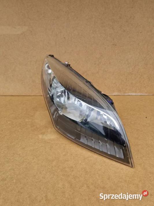 renault megane III lampa prawy przód 260101010r Złotoryja
