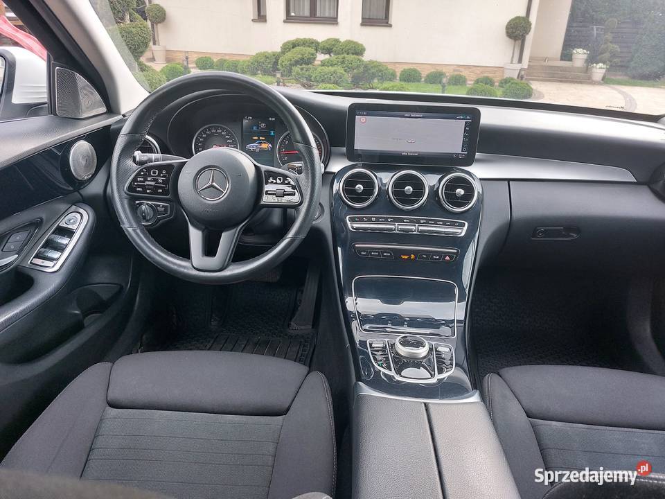 Sprzedam prywatnie z polskiego salonu Łochów