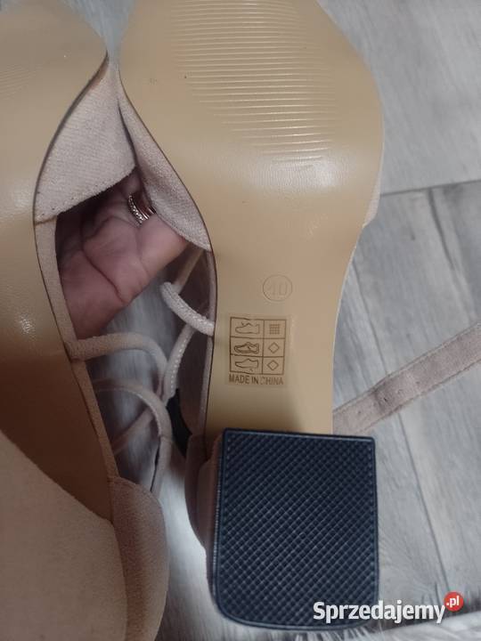 40 Beżowe zmysłowe czółenka wieczorowe z tkanina Moda i Styl Kraków sprzedam