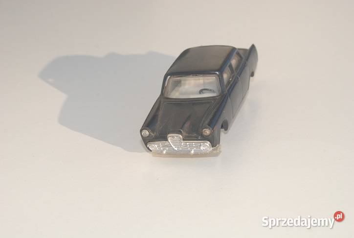 Stara zabawka samochód Alfa Romeo 2000 antyk Cieszyn