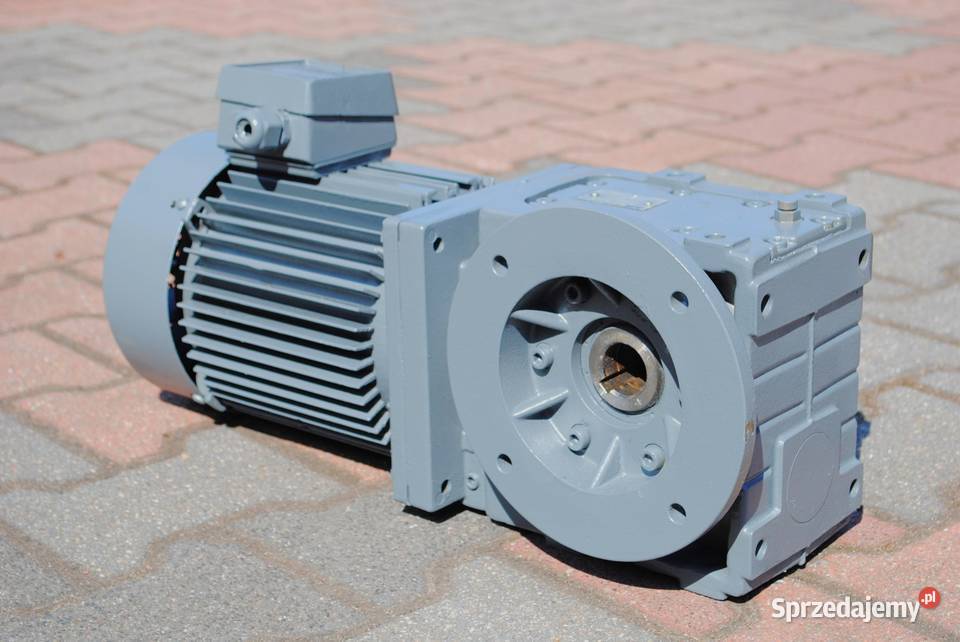 Motoreduktor kątowy 22kw 113obrmin LENZE Kargowa