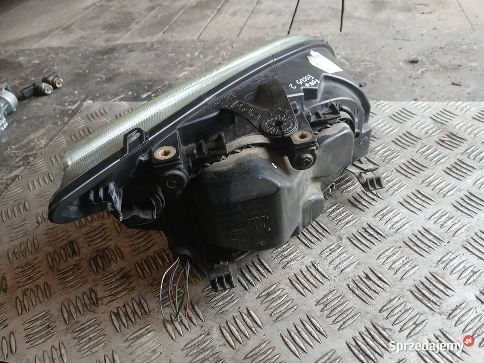 Lampa lewa przód przednia Ford Focus mk2 EU lewe Radłów