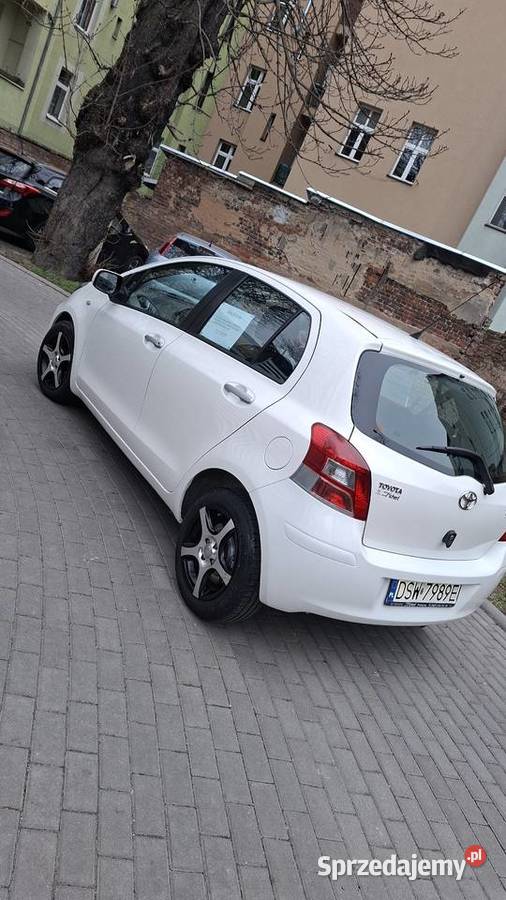 Toyota yaris 13 benzyna vTec Świdnica sprzedam