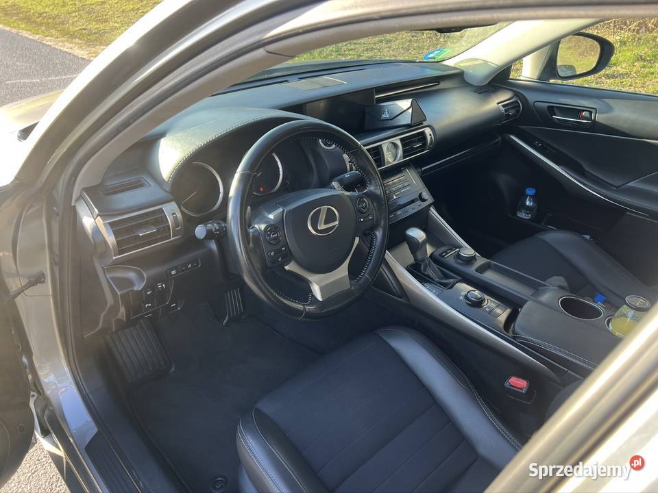 Lexus is300h 2014 Poznań sprzedam