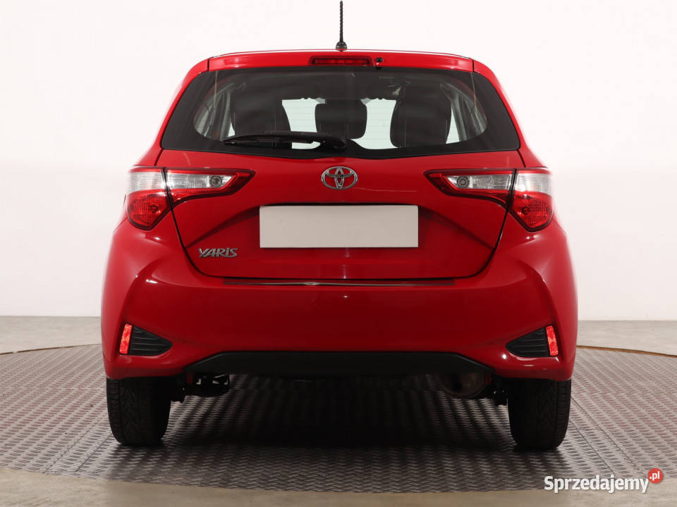 Toyota Yaris 10 VVTi Rok produkcji 2017 Yaris Katowice sprzedam