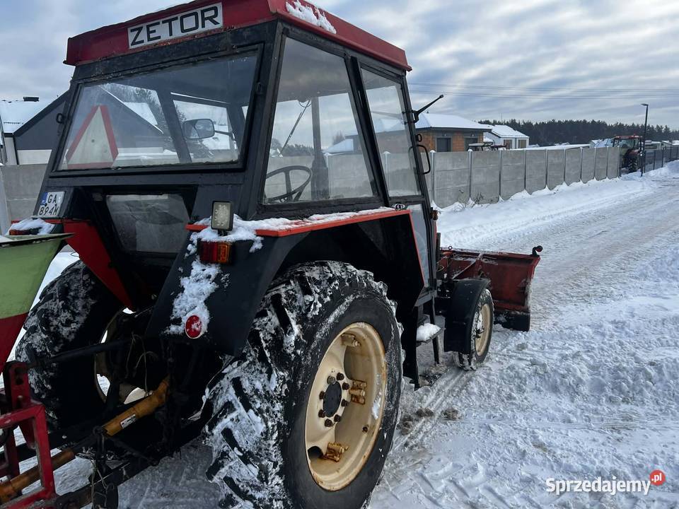 Zetor 7011 z pługiem do śniegu Bojano