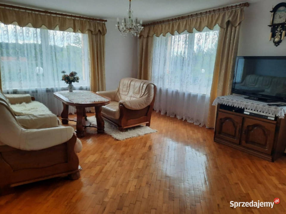 Parter domu z budynkiem gospodarczym asfalt Jeszkotle