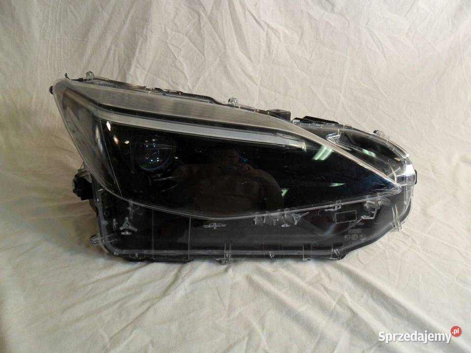 Reflektor Przód strona prawa Toyota Yaris Cross