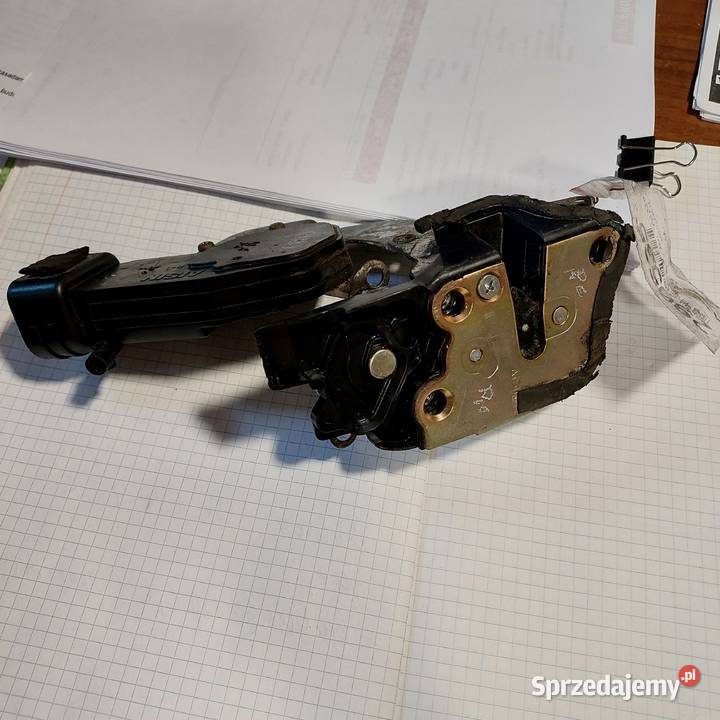 Zamek Toyota Corolla E11 Drzwi Prawe Klamki wewnętrzne Łazy sprzedam