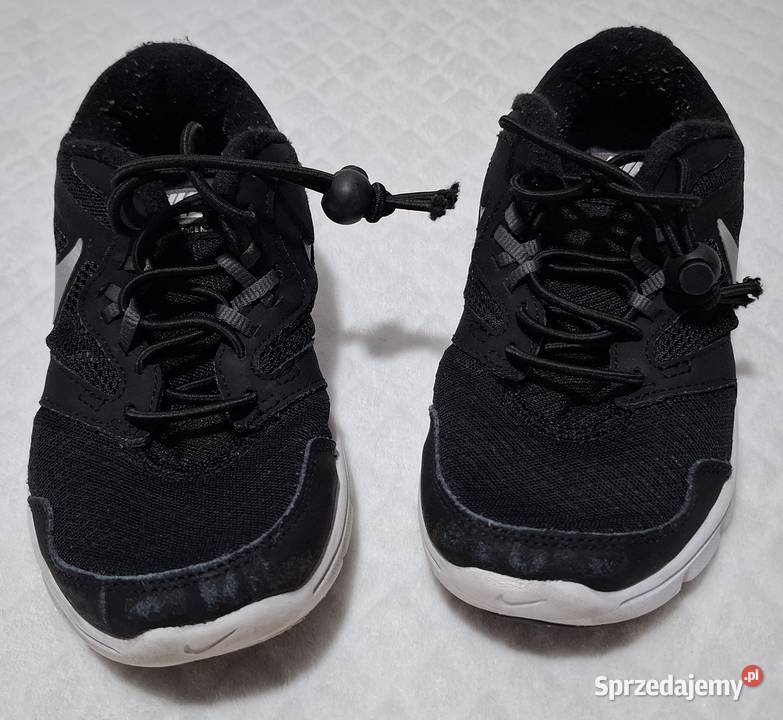 Buty sportowe chłopięce Nike 355 23 czarne Rozmiar 35 sprzedam