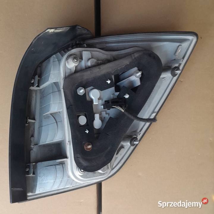 Opel astra III H lift kombi lampa lewa tylna Nisko