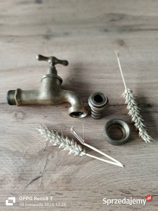 Stary mosiężny kran